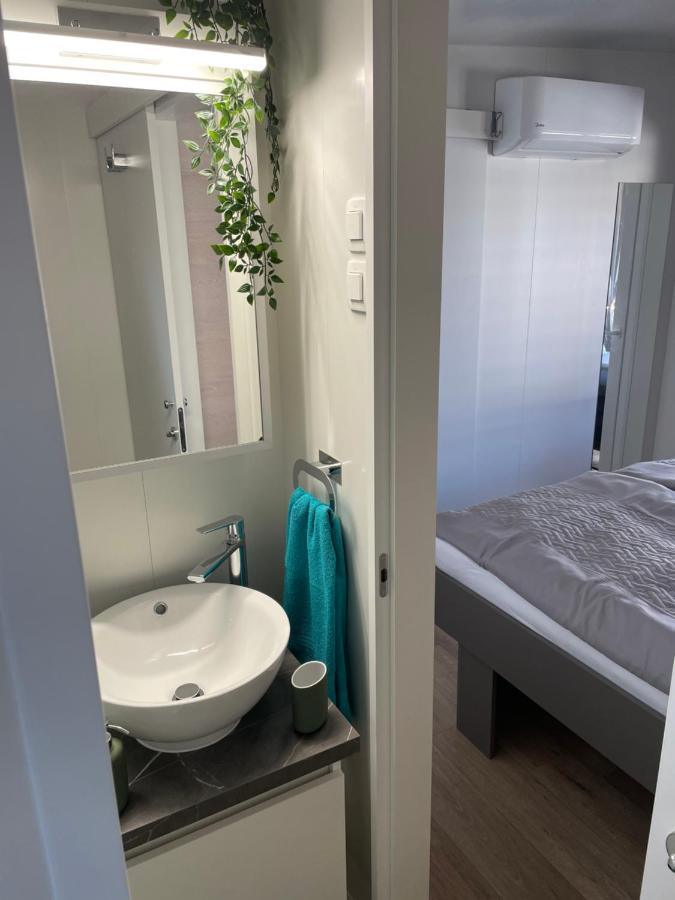 Mobile Home Jana Biograd Na Moru Bagian luar foto