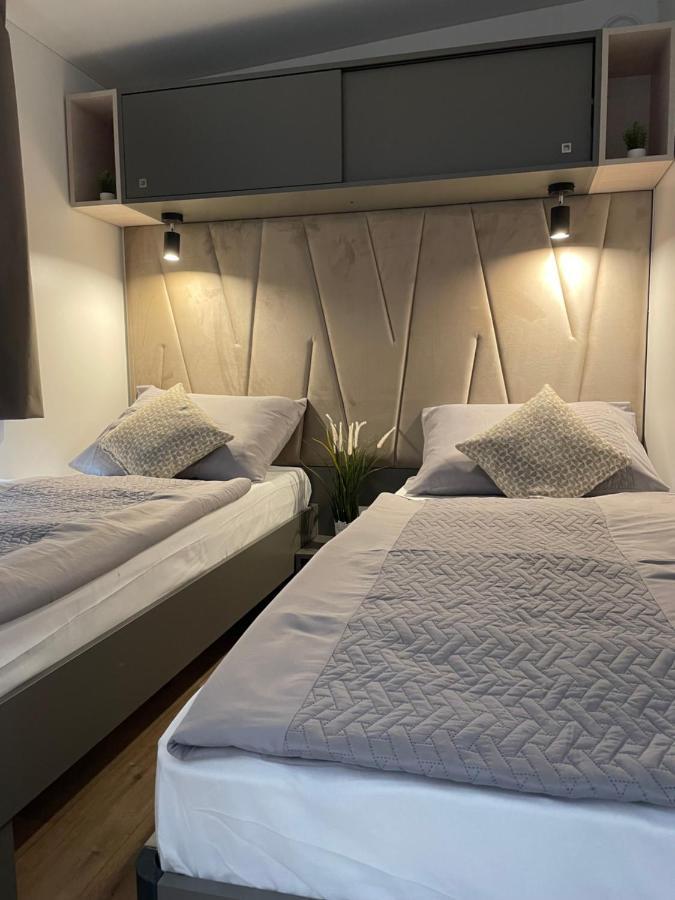 Mobile Home Jana Biograd Na Moru Bagian luar foto