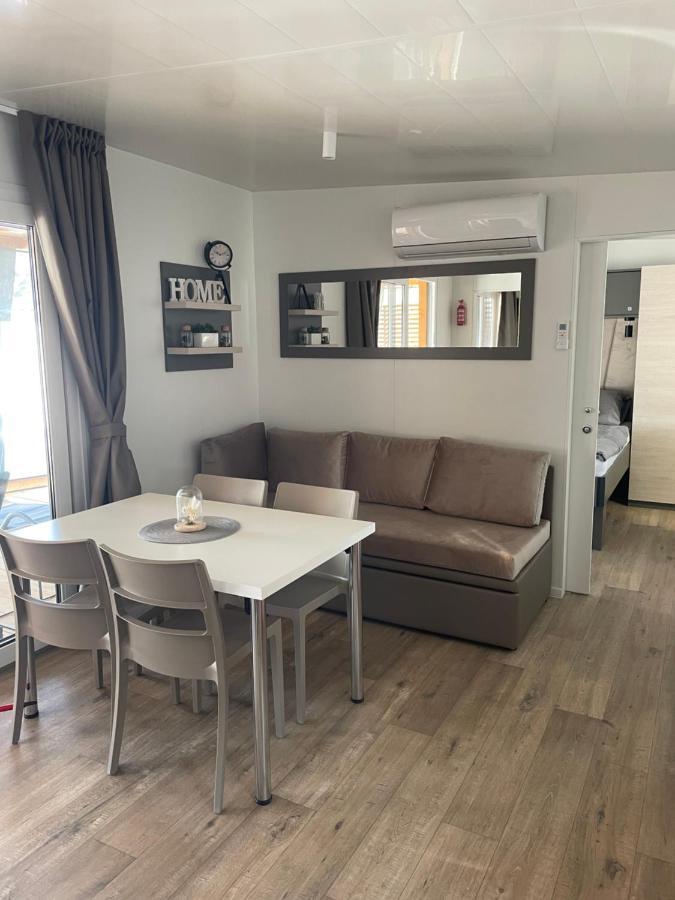 Mobile Home Jana Biograd Na Moru Bagian luar foto